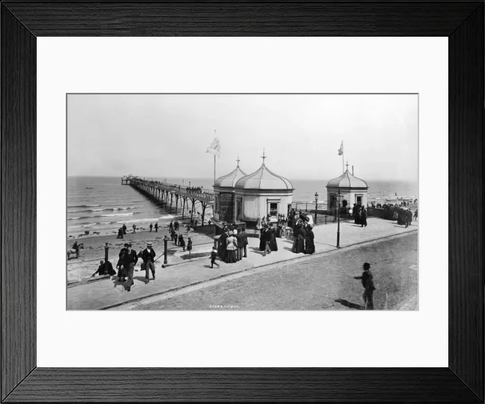 Framed Print : Redcar Promenade Framed Print : Redcar Promenade