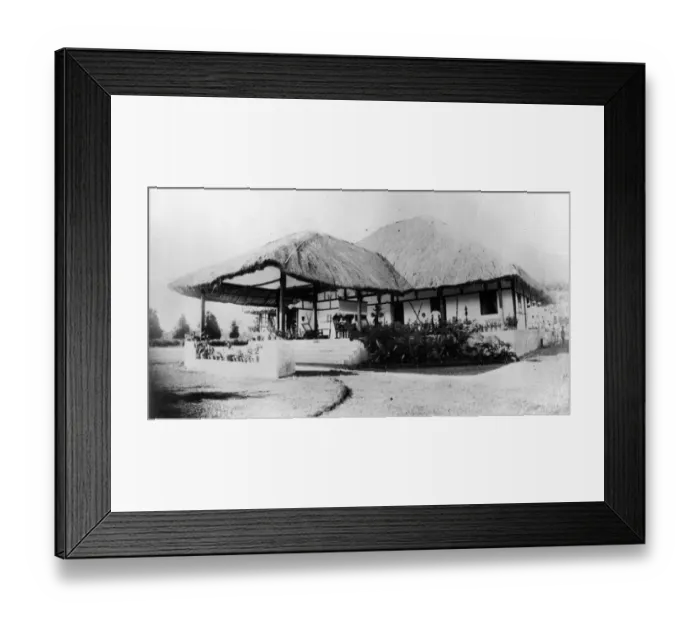 Framed Print : Raj House. circa 1900: A house in India during the British occupation Framed Print : Raj House. circa 1900: A house in India during the British occupation