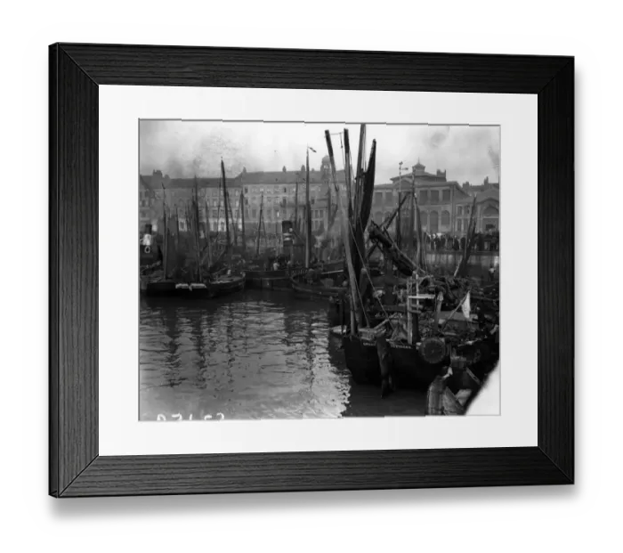 Framed Print : Boulogne Harbour Framed Print : Boulogne Harbour
