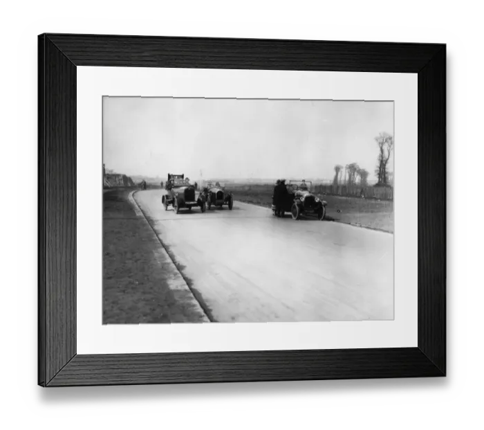Framed Print : New Road. circa 1925: Cars travelling the newly opened road between London and Southend Framed Print : New Road. circa 1925: Cars travelling the newly opened road between London and Southend