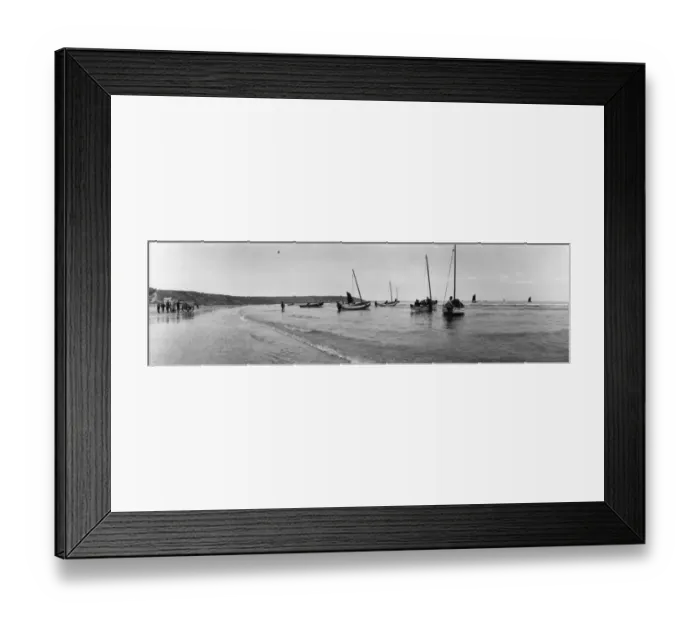 Framed Print : Fishing Harbour Framed Print : Fishing Harbour