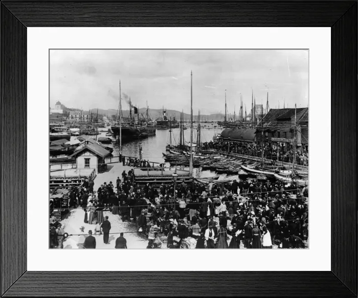 Framed Print : Fishing Harbour Framed Print : Fishing Harbour