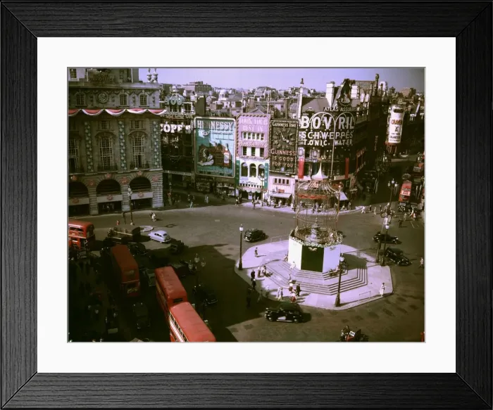 Framed Print : Piccadilly Circus Framed Print : Piccadilly Circus