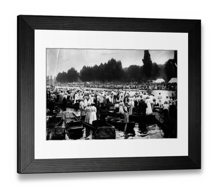Framed Print : Henley. circa 1910: Crowds in punts on the Thames watching the Henley Regatta Framed Print : Henley. circa 1910: Crowds in punts on the Thames watching the Henley Regatta
