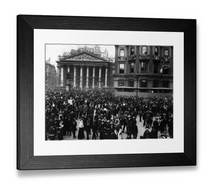 Framed Print : Peace Day. May 1902: The crowds gather at the Mansion House Framed Print : Peace Day. May 1902: The crowds gather at the Mansion House
