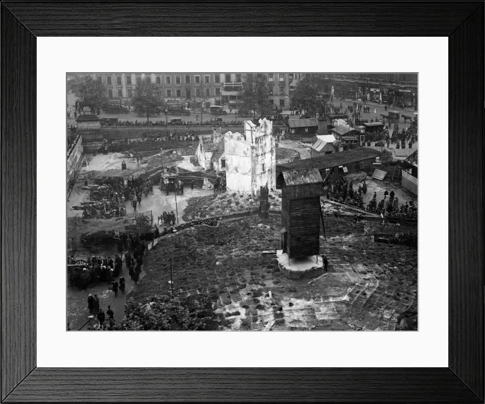 Framed Print : Trafalgar Square Framed Print : Trafalgar Square