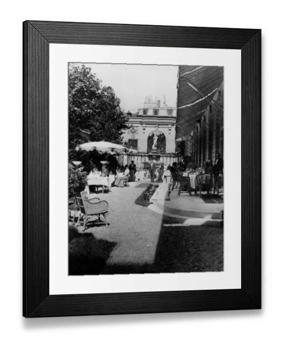 Framed Print : Paris Restaurant Framed Print : Paris Restaurant