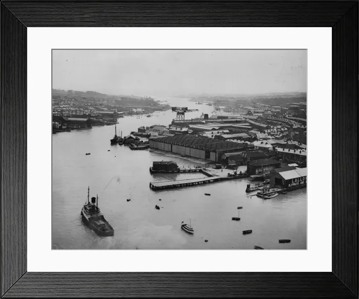 Framed Print : Cowes Docks Framed Print : Cowes Docks
