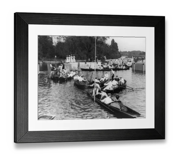 Framed Print : Punting. May 1906: Punters and rowers do their best not to collide whlist Framed Print : Punting. May 1906: Punters and rowers do their best not to collide whlist