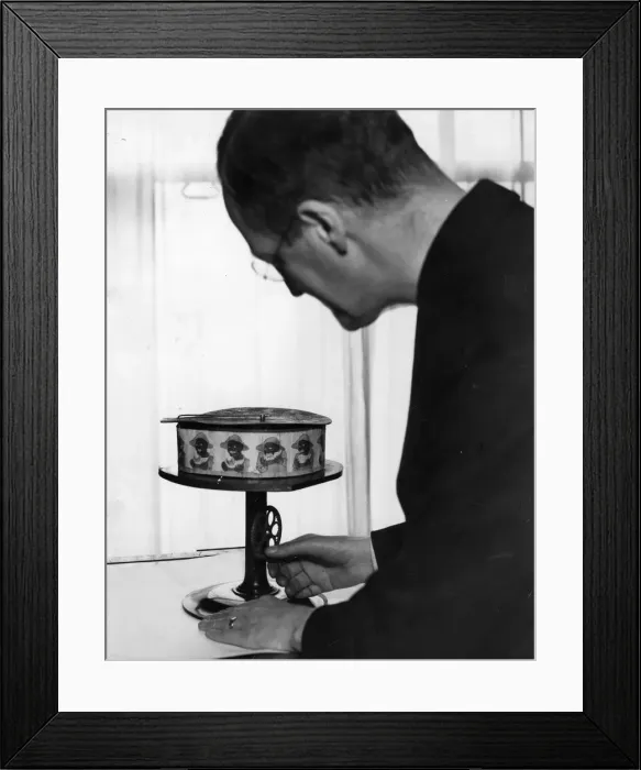 Framed Print : The Vivascope
