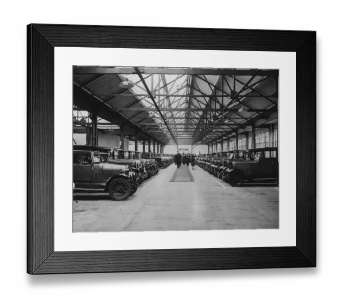 Framed Print : New Cars. circa 1925: A show warehouse of cars. (Photo by Hulton Archive / Getty Images) Framed Print : New Cars. circa 1925: A show warehouse of cars. (Photo by Hulton Archive / Getty Images)