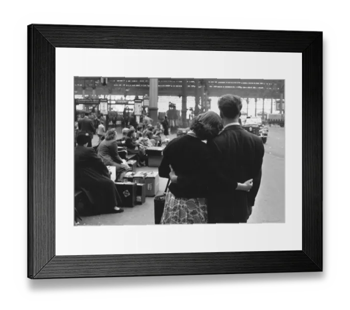 Framed Print : Waterloo Lovers Framed Print : Waterloo Lovers