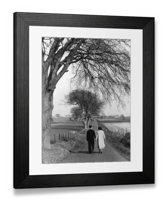 Framed Print : Courting Couple Framed Print : Courting Couple