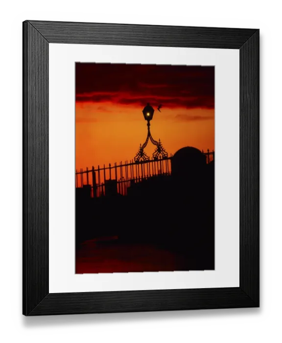 Framed Print : Dublin, Ha penny Bridge, Ireland Framed Print : Dublin, Ha penny Bridge, Ireland