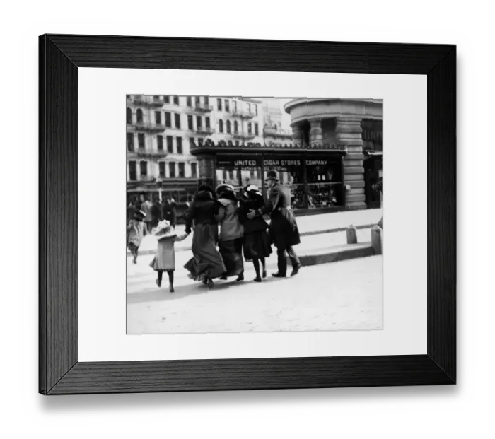 Framed Print : Crossing 5th Ave. In Front Of The Flatiron Building Framed Print : Crossing 5th Ave. In Front Of The Flatiron Building