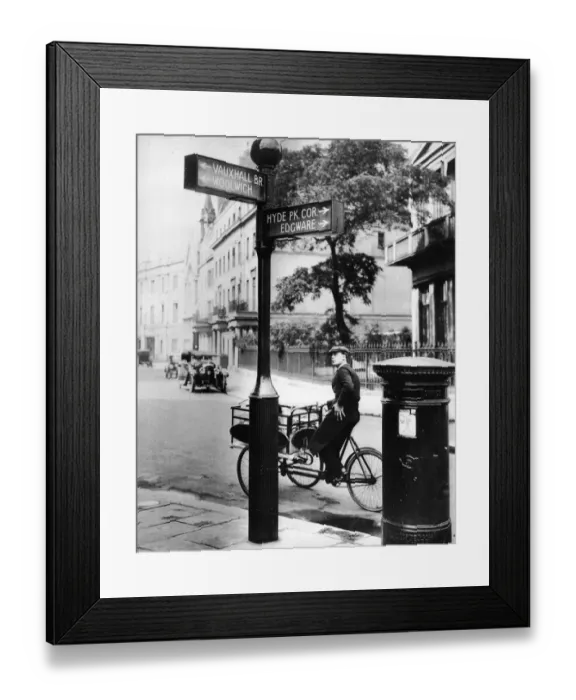 Framed Print : Delivery In London Framed Print : Delivery In London