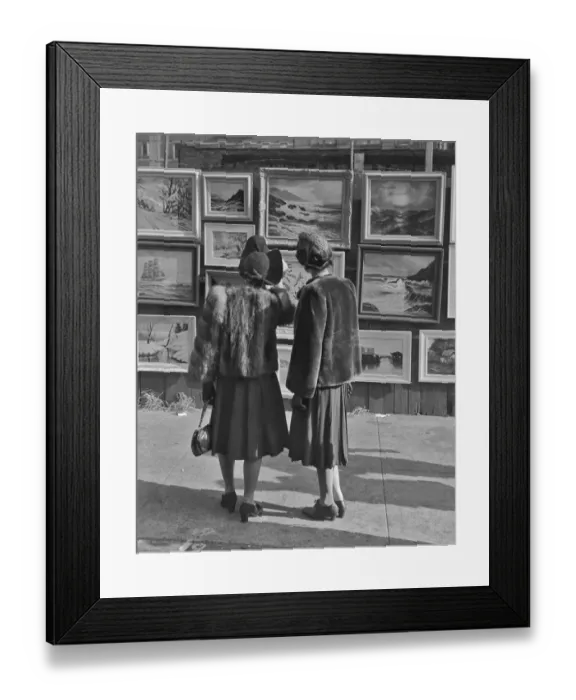 Framed Print : Viewing The Art Framed Print : Viewing The Art