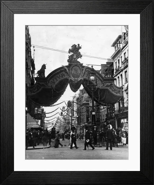 Framed Print : Arch In Bond St Framed Print : Arch In Bond St