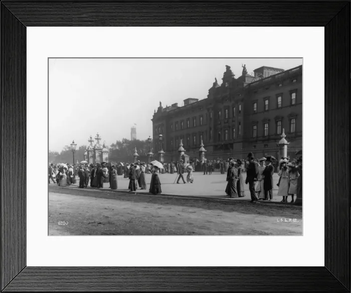 Framed Print : Buckingham Palace Framed Print : Buckingham Palace