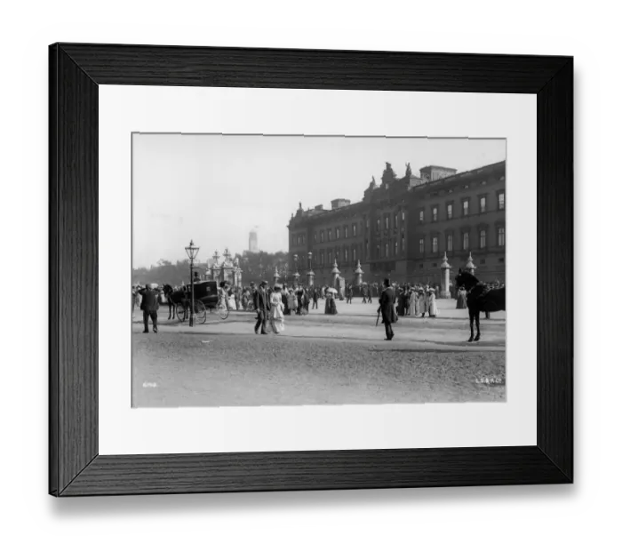 Framed Print : Buckingham Palace Framed Print : Buckingham Palace