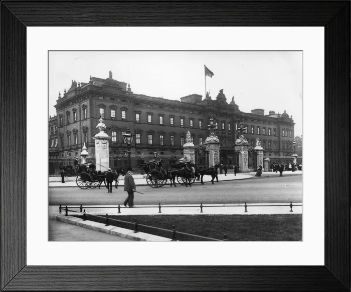 Framed Print : Buckingham Palace Framed Print : Buckingham Palace