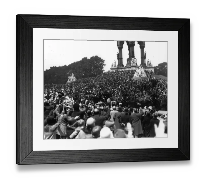 Framed Print : Crowd Greets King Framed Print : Crowd Greets King