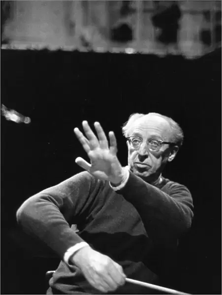 Copland Conducts