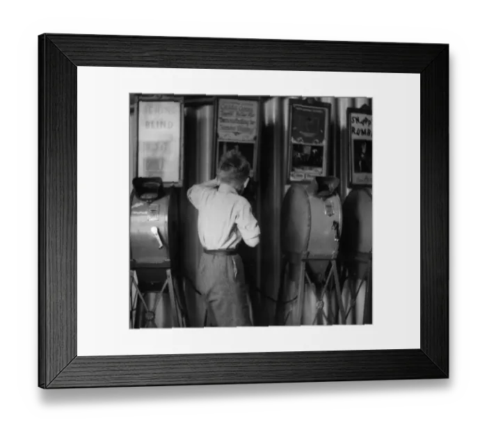 Framed Print : A Famous Shimmy Framed Print : A Famous Shimmy