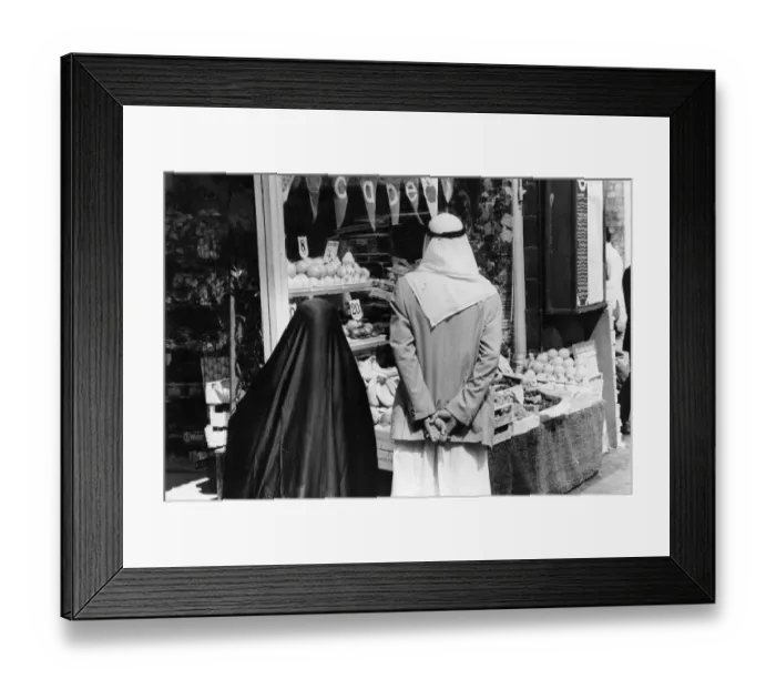 Framed Print : Arabs Shopping