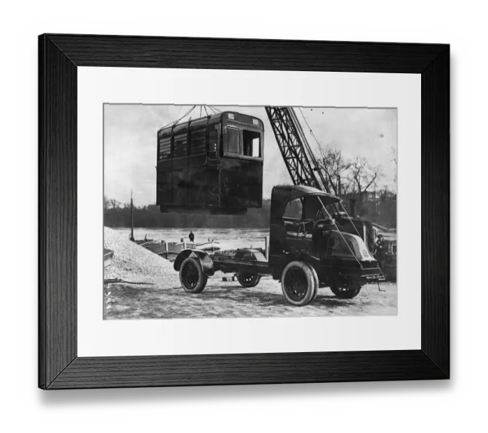 Framed Print : Horse Box. 26th March 1914: Lowering a race horses travelling box onto the back of a lorry Framed Print : Horse Box. 26th March 1914: Lowering a race horses travelling box onto the back of a lorry