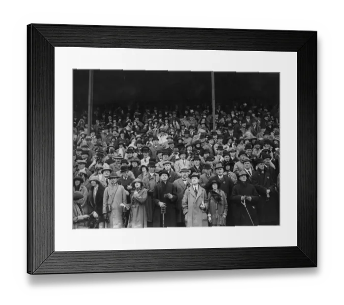 Framed Print : Racegoers. April 1924: Racegoers at a Stratford -on-Avon steeplechase watching Framed Print : Racegoers. April 1924: Racegoers at a Stratford -on-Avon steeplechase watching