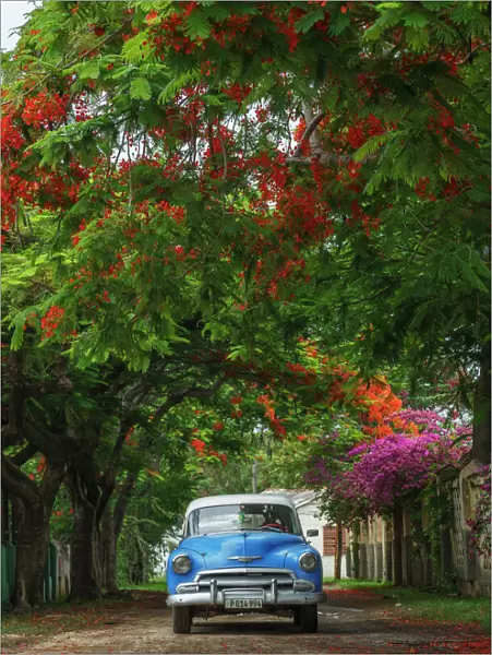 Vintage car in Trinidad de Cuba
