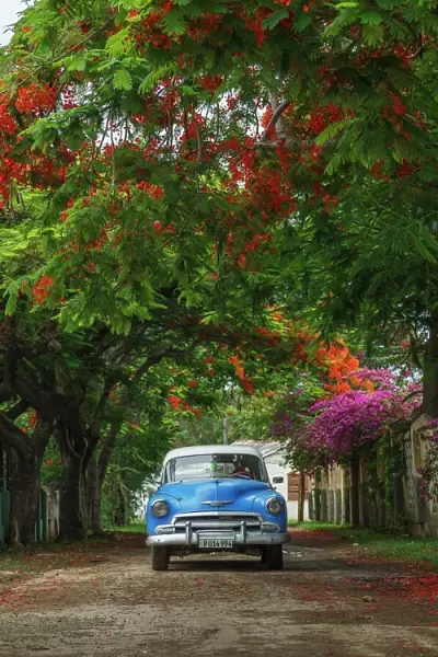 Vintage car in Trinidad de Cuba