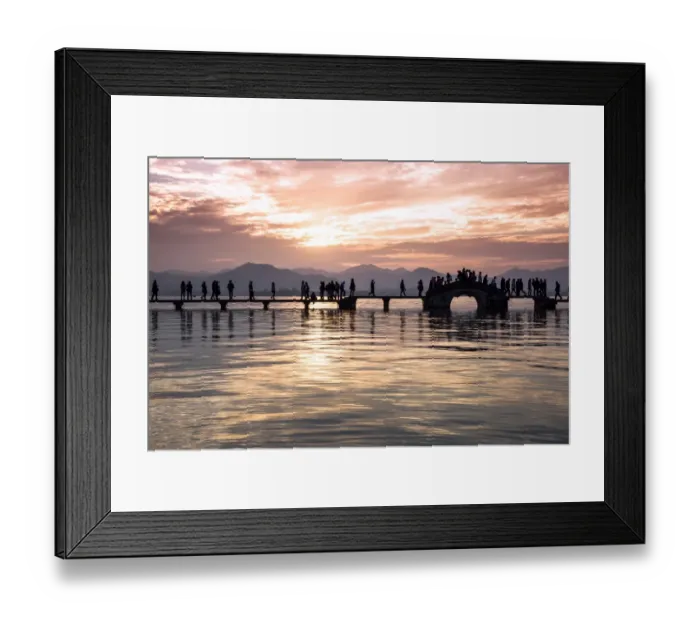Framed Print : Scenic view of Yongjin Bridge on West Lake, Hangzhou Framed Print : Scenic view of Yongjin Bridge on West Lake, Hangzhou