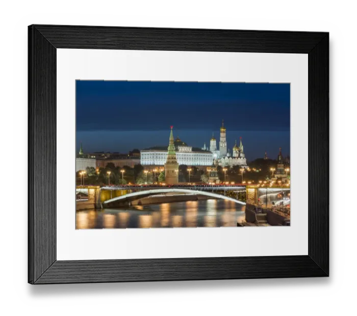 Framed Print : The Kremlin at blue hour in Moscow Framed Print : The Kremlin at blue hour in Moscow
