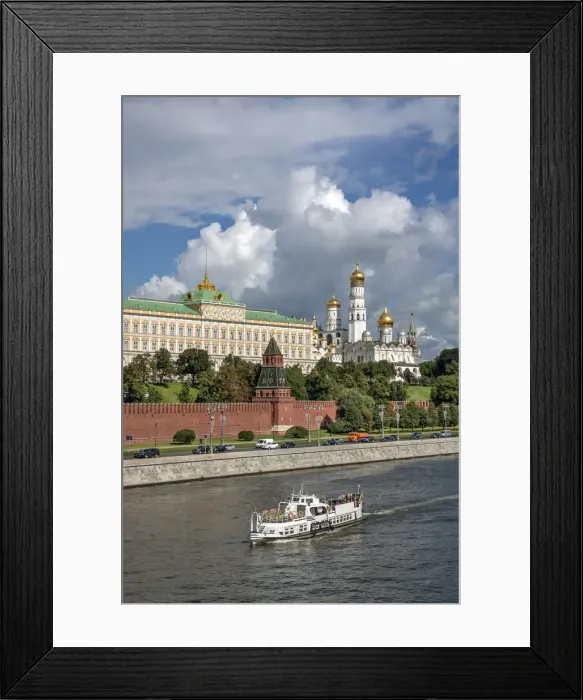 Framed Print : The Moscow Kremlin in Moscow, Russia Framed Print : The Moscow Kremlin in Moscow, Russia