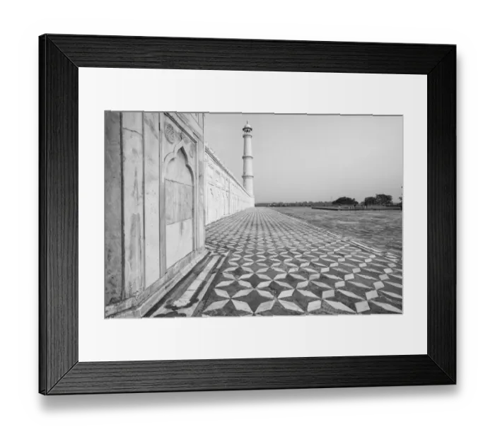 Framed Print : The Taj Mahal is a white marble mausoleum located in Agra Framed Print : The Taj Mahal is a white marble mausoleum located in Agra