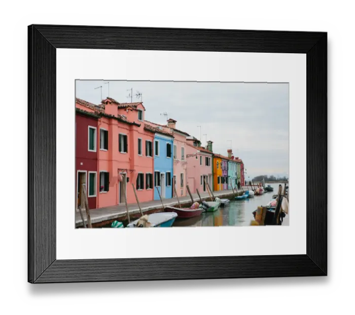 Framed Print : Brightly painted homes on the island of Burano, Italy Framed Print : Brightly painted homes on the island of Burano, Italy