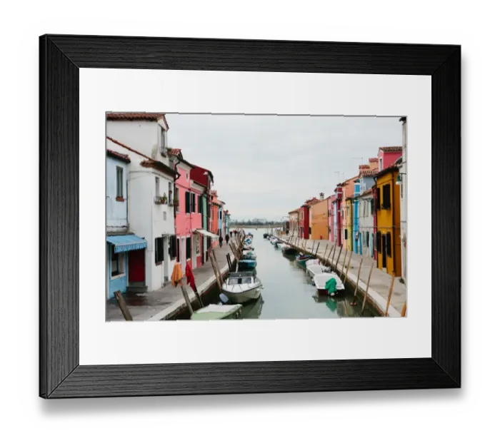 Framed Print : Brightly painted homes on the island of Burano, Italy Framed Print : Brightly painted homes on the island of Burano, Italy