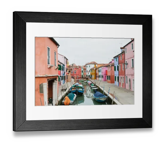 Framed Print : Brightly painted homes on the island of Burano, Italy Framed Print : Brightly painted homes on the island of Burano, Italy