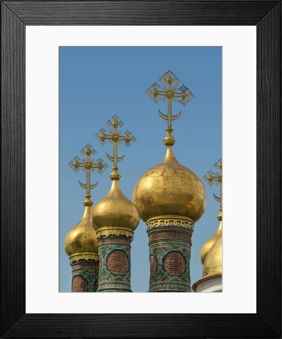 Framed Print : Golden onion-domed of Kremlin Cathedrals in Moscow, Russia Framed Print : Golden onion-domed of Kremlin Cathedrals in Moscow, Russia