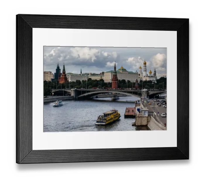 Framed Print : View on Kremlin and Moscow river from Bolshoy Kamenny Bridge Framed Print : View on Kremlin and Moscow river from Bolshoy Kamenny Bridge