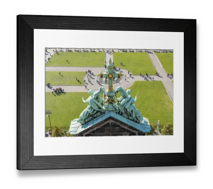 Framed Print : The park in front of the Berlin Cathedral Framed Print : The park in front of the Berlin Cathedral