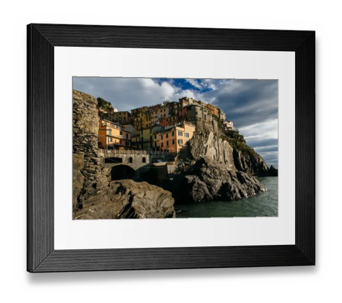 Framed Print : Houses on a cliff in Manarola village in Cinque Terre National Park, Liguria, Italy Framed Print : Houses on a cliff in Manarola village in Cinque Terre National Park, Liguria, Italy