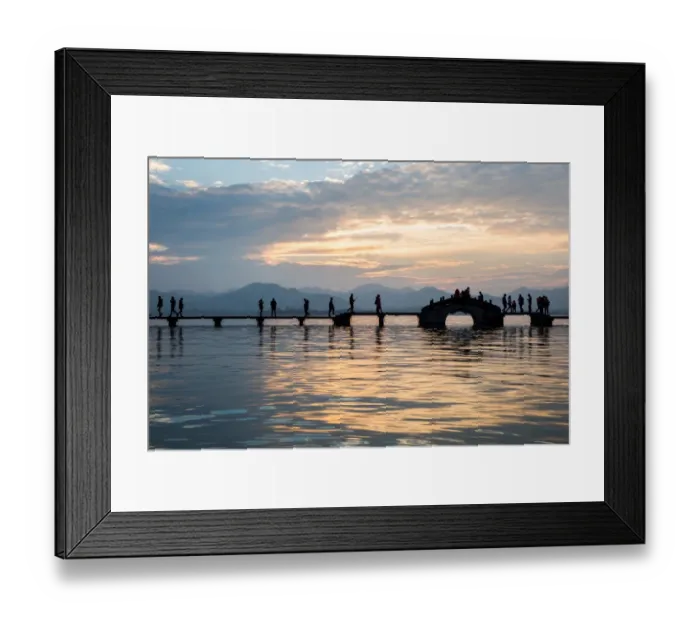 Framed Print : Scenic view of Yongjin Bridge on West Lake, Hangzhou Framed Print : Scenic view of Yongjin Bridge on West Lake, Hangzhou