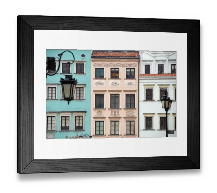 Framed Print : Historical buildings line Market Square in Warsaws Old Town Framed Print : Historical buildings line Market Square in Warsaws Old Town