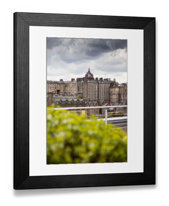 Framed Print : View of Edinburghs Old Town Framed Print : View of Edinburghs Old Town