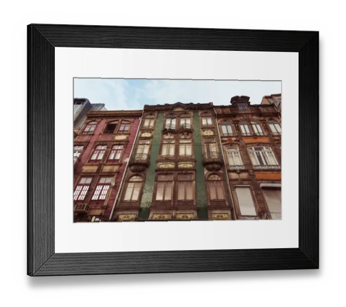 Framed Print : House of the historic city center of Porto, Portugal Framed Print : House of the historic city center of Porto, Portugal
