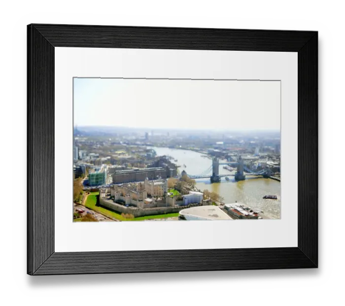 Framed Print : Tower of London in focus Framed Print : Tower of London in focus