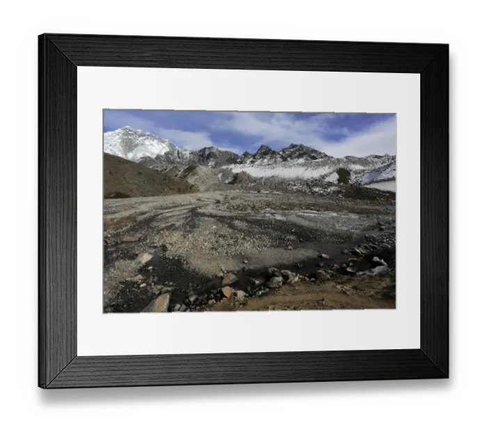Framed Print : Trekkers walking along the Thokla Dughla Pass Framed Print : Trekkers walking along the Thokla Dughla Pass